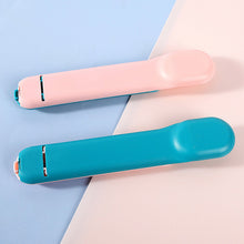 Load image into Gallery viewer, Squeeze Spoon For Cats